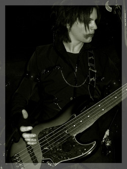 Reeval - bass